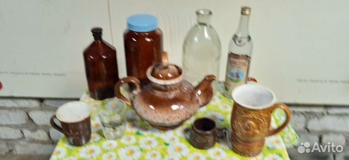 Глиняный Чайник, кувшин и Кружки