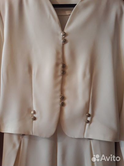 Костюмы женские