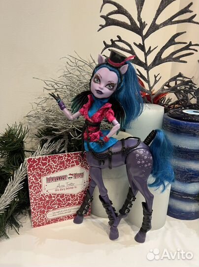 Кукла Монстер Хай Авеа Троттер