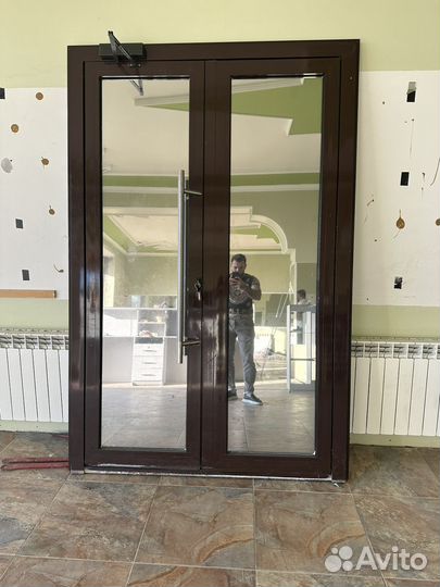 Дверь алюминиевая бу