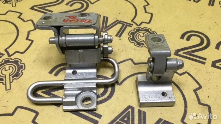 Петли двери задние левые Volkswagen Touareg 7L AZZ