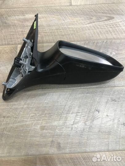 Правое зеркало на Opel Astra H