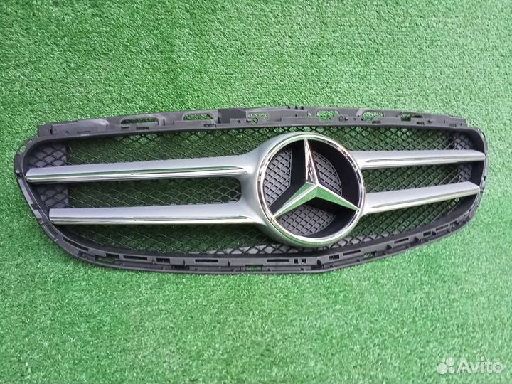 Решетка радиатора Mercedes w212 Amg