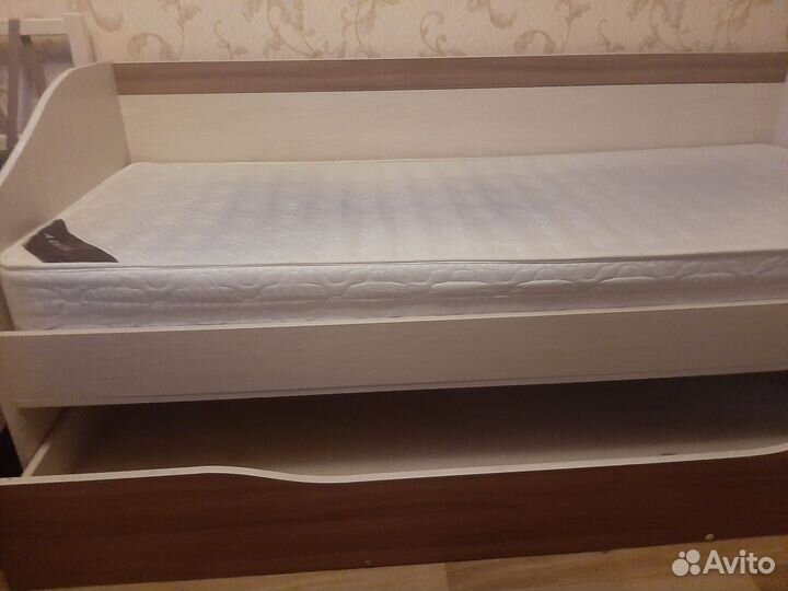Кровать