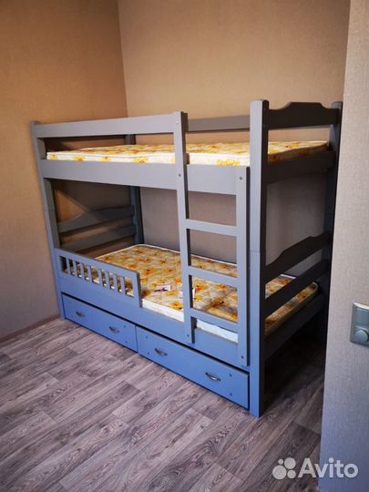 Детская двухъярусная кровать из массива