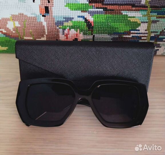 Новые Солнцезащитные очки с футляром