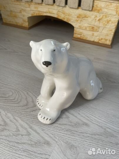 Фарфоровая статуэтка Белый Медведь
