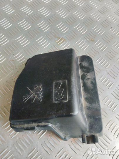 Крышка предохранителей подкапотная Renault Logan 2