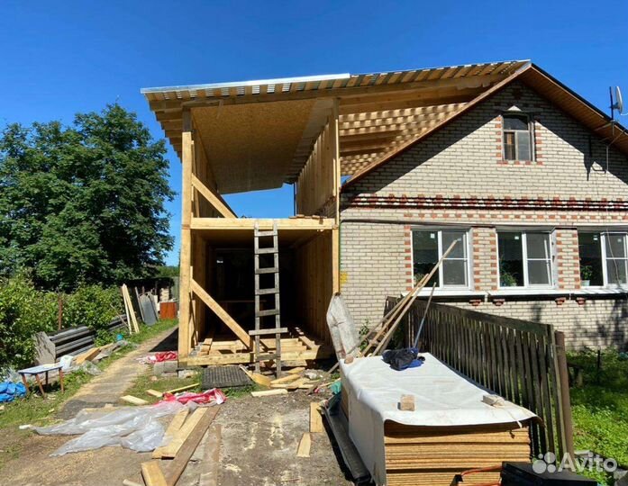 Бригада плотников строителей