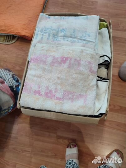 Покрывало и полотенца коробкой