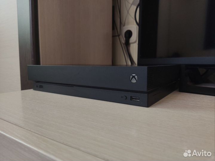 Xbox one x 1tb