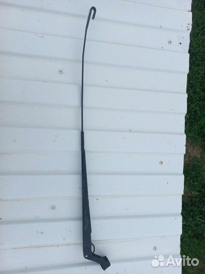 Поводок дворника Toyota Yaris