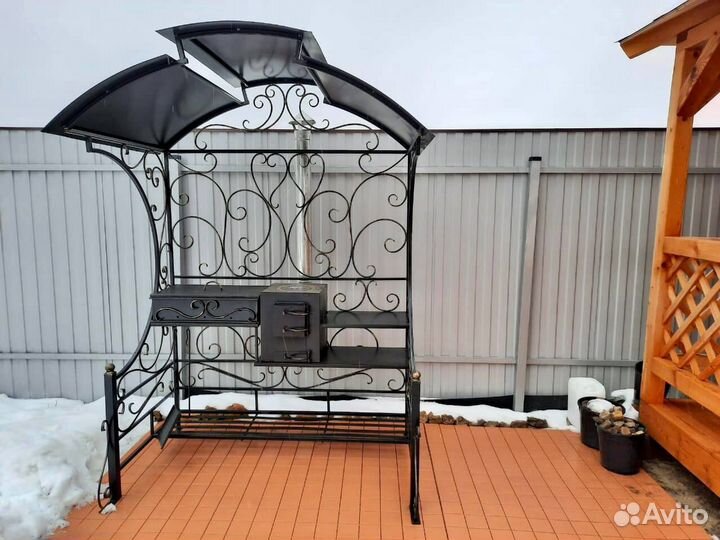 Мангал с крышей
