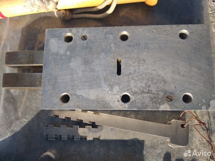 Замок гаражный