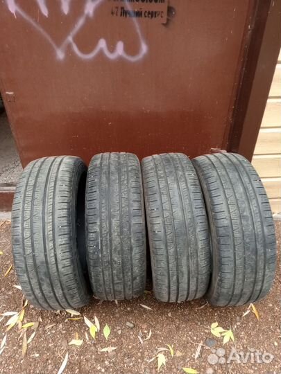 Pirelli P2000 235/65 R17