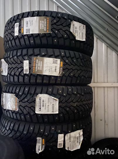 Pirelli Formula Ice 215/65 R16