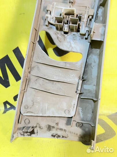 Обшивка средней стойки левая верх Ford Focus 2