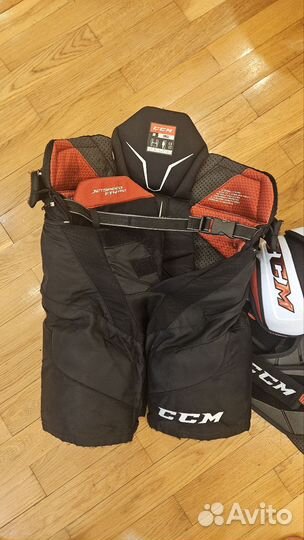 Нагрудник хоккейный. Трусы