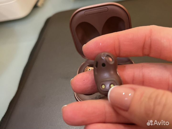 Беспроводные наушники Samsung Galaxy Buds Live RU