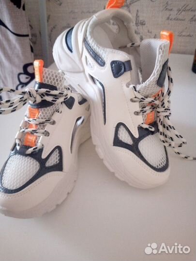 Продам кроссовки