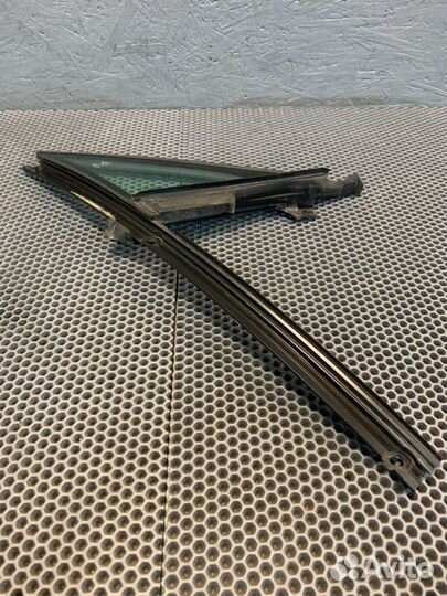 Форточка двери передняя правая Porsche Panamera