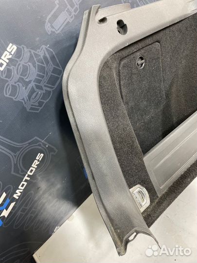 Обшивка багажника левая Volkswagen Passat Variant