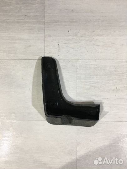 Брызговик задний левый hyundai solaris 2 1.4 мт се