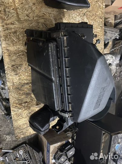 Корпус воздушного фильтра mitsubishi carisma