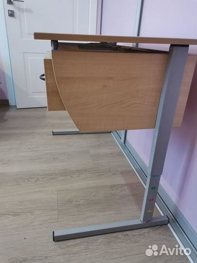 Стол в детскую (комплект детской мебели)