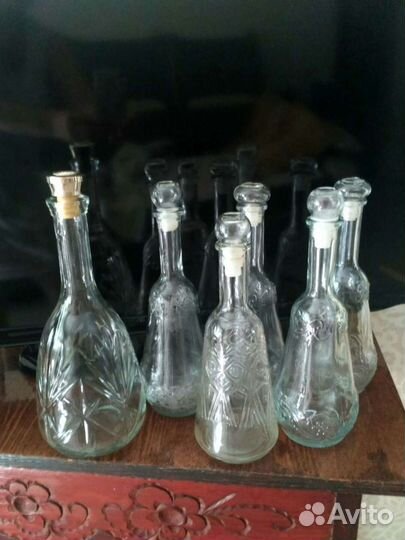 Стеклянные бутылки, штофы