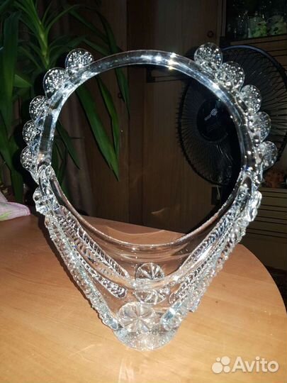 Хрустальная вазочка