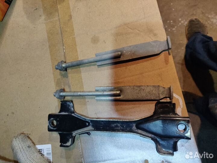 Крепление акб Гранта Калина Веста