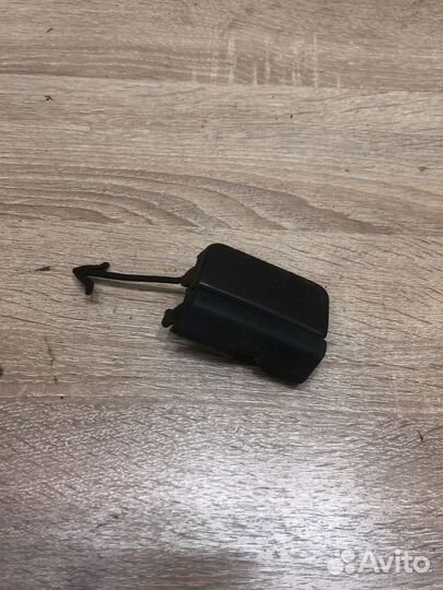 Заглушка буксировочная передняя правая VW Туарег 2
