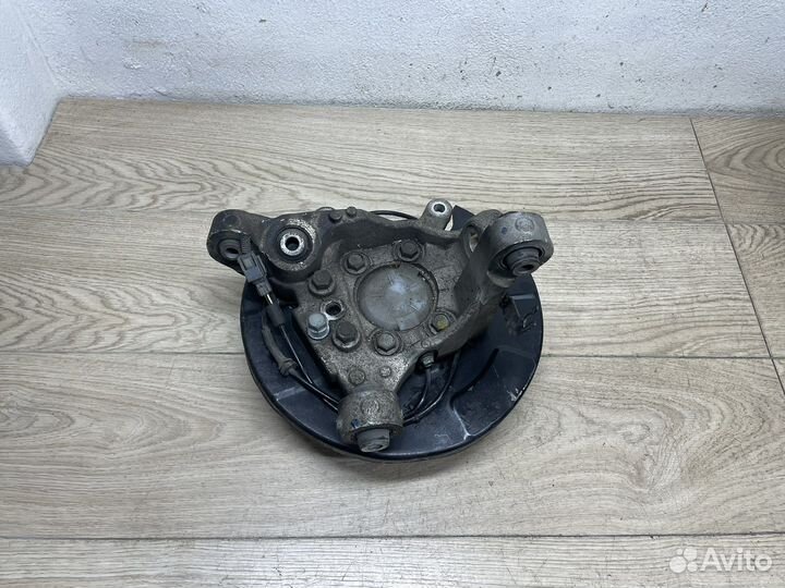 Кулак задний правый Nissan Teana J32