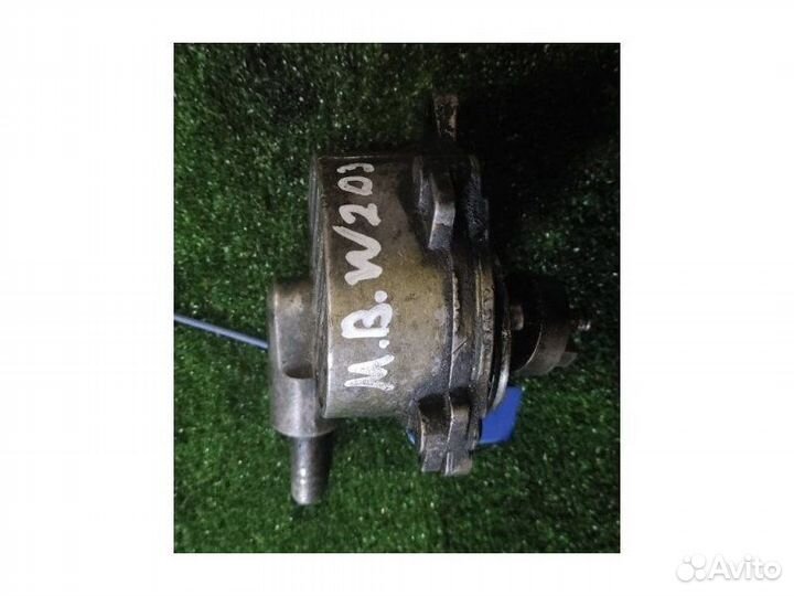 Насос вакуумный Mercedes C W203 2.2 2002