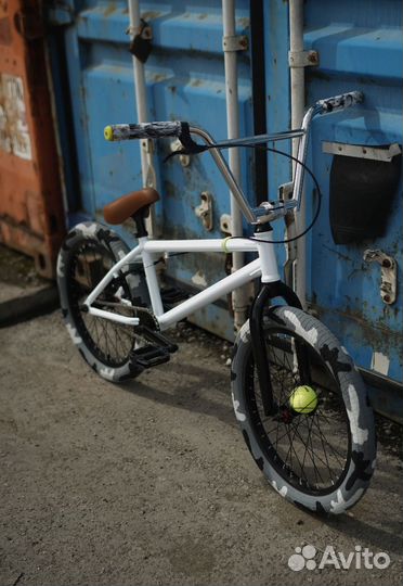 Трюковой велосипед BMX