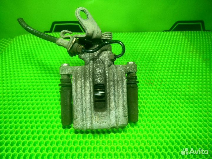 Суппорт задний правый Skoda Octavia II A5