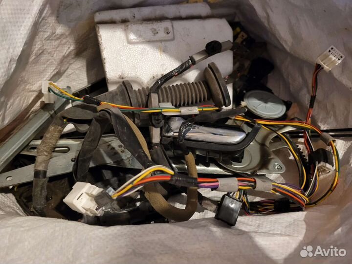 2 стекла на Приус (Toyota Prius)