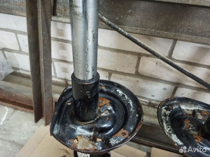 Амортизаторы для Веста кросс Плаза к-т