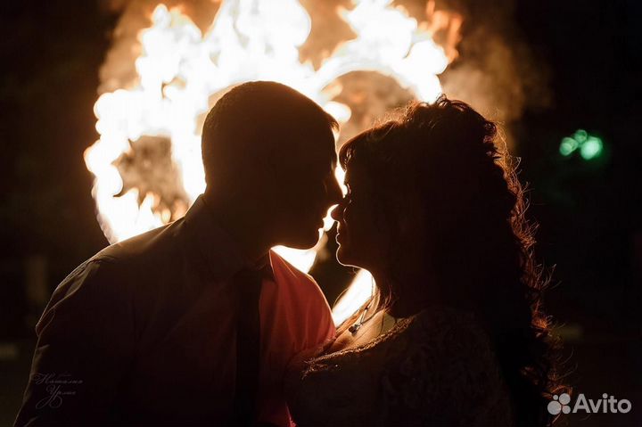 Тяжелый дым. Фонтаны. Конфетти