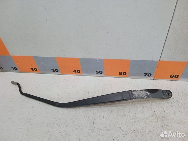 Поводок стеклоочистителя передний правый Nissan