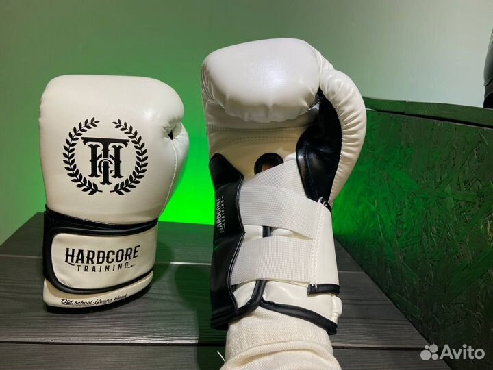 Боксерские перчатки Hardcore Training Revolution