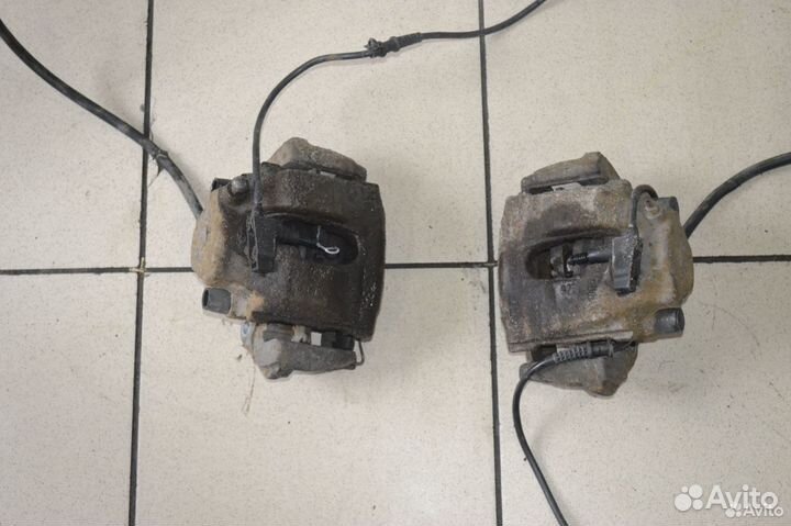 Тормозной суппорт передний правый Mercedes-Benz W2