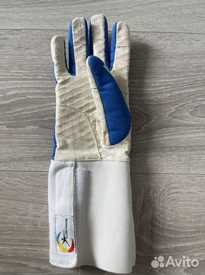 Фехтовальная перчатка