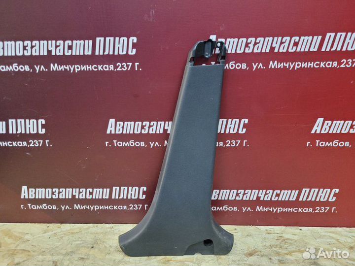 Обшивка средней стойки правая Renault Logan