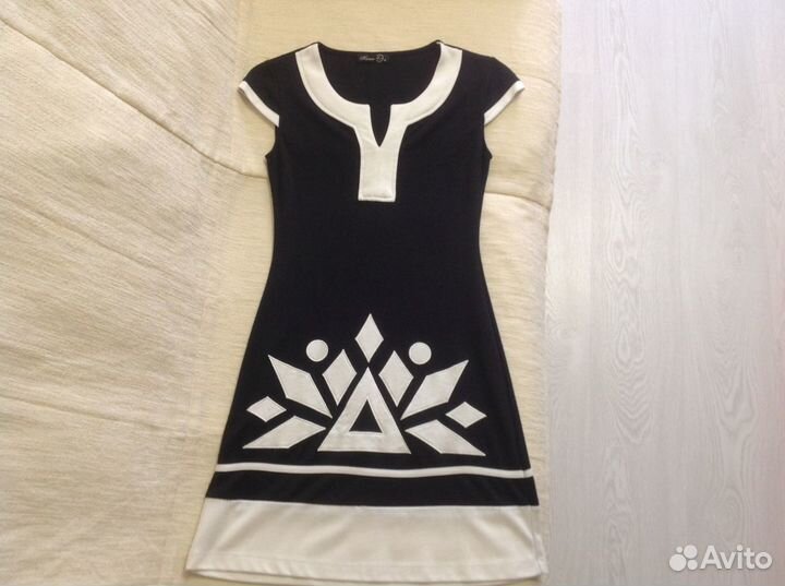 Платье чёрное с белым