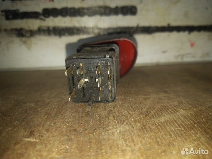 Кнопка аварийной сигнализации Chevrolet Niva