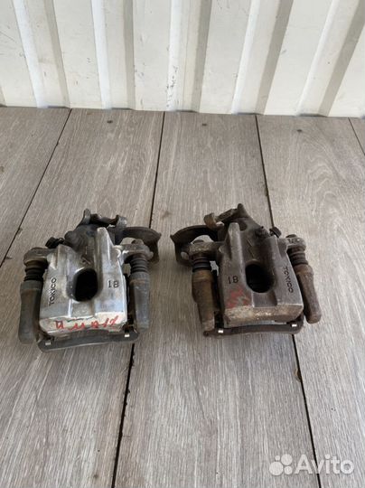 Суппорта задние Tokico Toyota Auris E150 Акрис