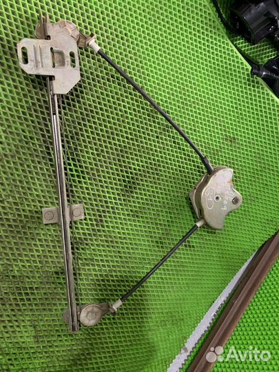 Стеклоподъемник мех. передний правый ваз 2110