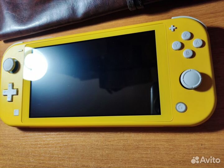 Nintendo switch lite 64gb в идеале + игры